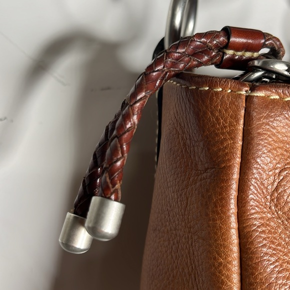 Fossil Leather Handbag with Braided Handles 3 inside arena & Crossbody strap - Picture 6 of 9